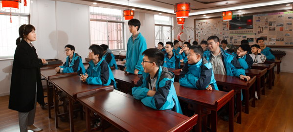 商州 分类教学，因材施教，采取“一类一方案、一人一目标”的教学方法