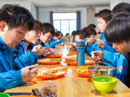 商州学生用餐