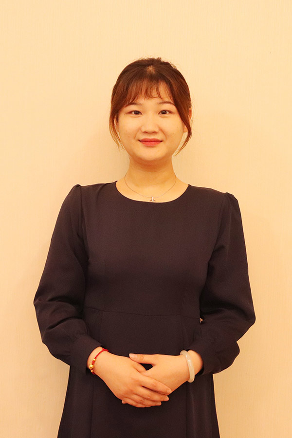 商州文哲 本科学历，优秀班主任