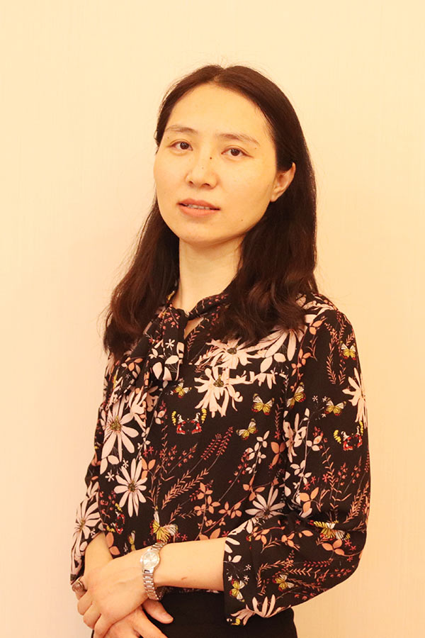 商州王晓娜 研究生学历,毕业于华南师范大学